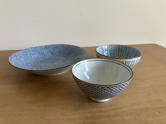 Japanese Porcelain Bowls x 3 - Picture 2 of 13